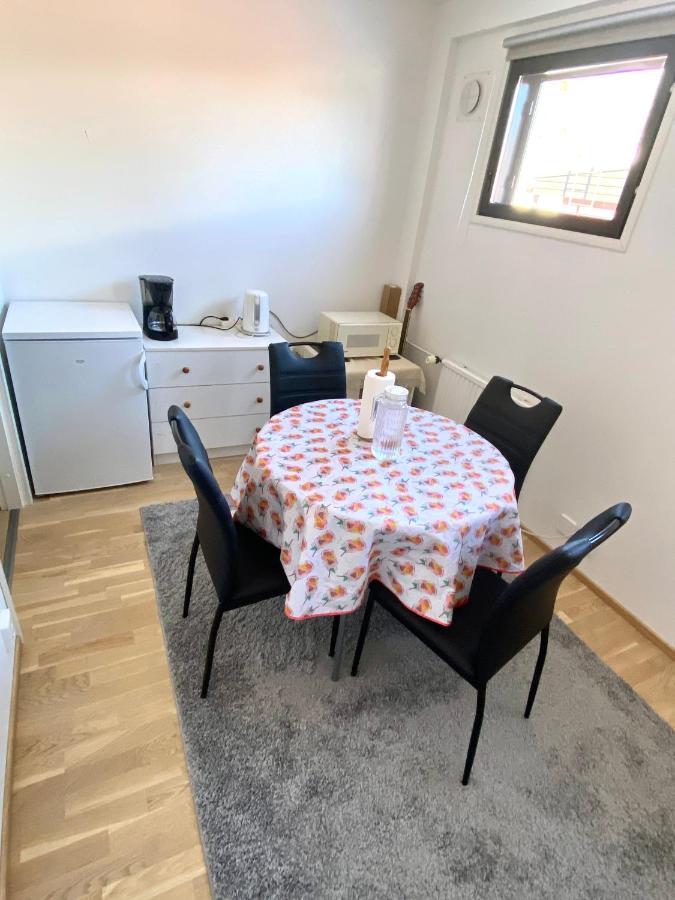 Two Bedrooms,Dining Area And Bathroom With Private Entrance Kotka Exterior foto